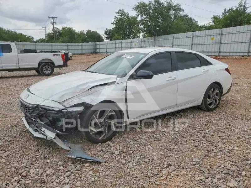 2025 Hyundai Elantra photo