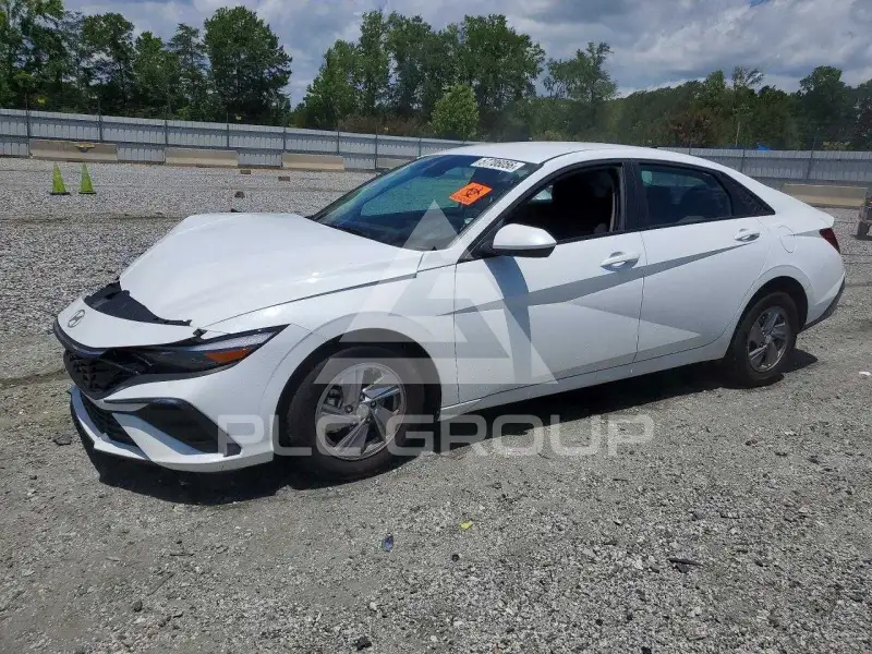 2025 Hyundai Elantra photo