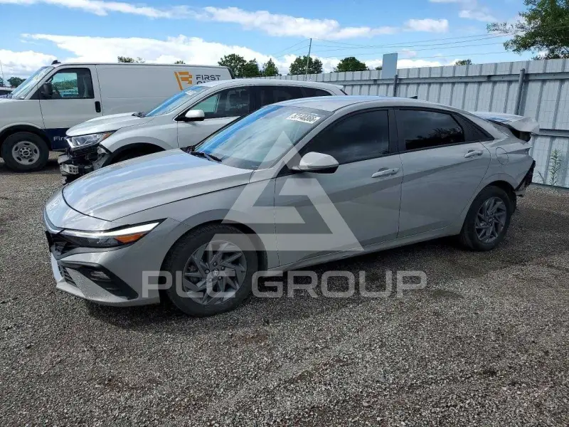 2025 Hyundai Elantra photo