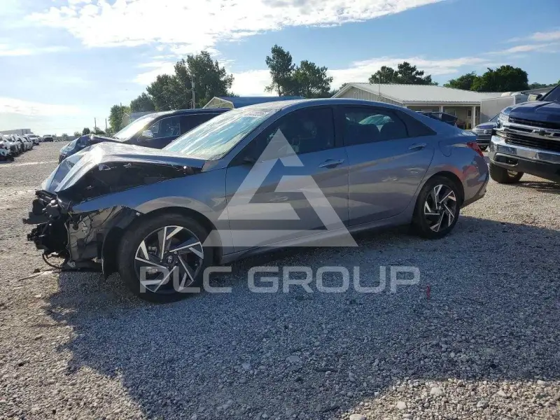 2025 Hyundai Elantra photo