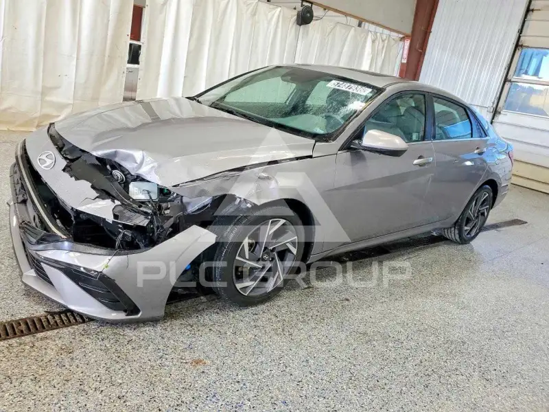 2025 Hyundai Elantra photo