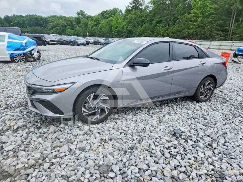 2025 Hyundai Elantra фото