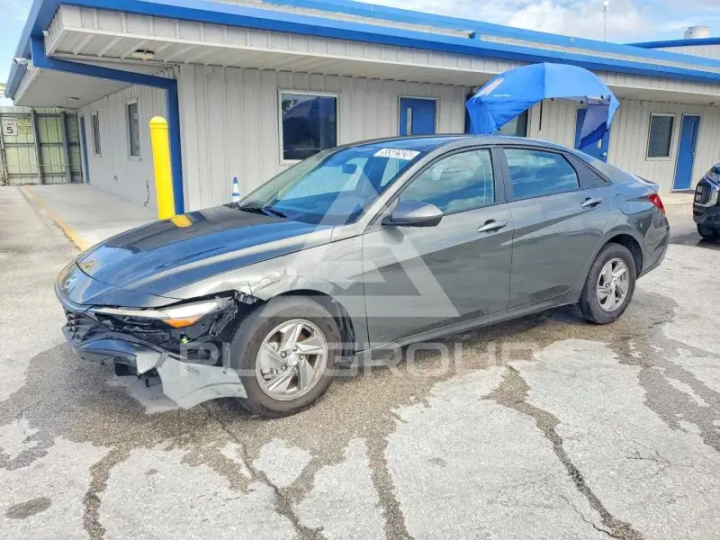 2025 Hyundai Elantra photo