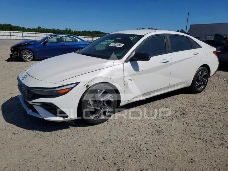 2025 Hyundai Elantra photo