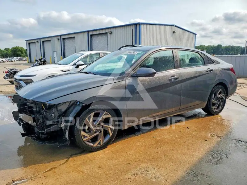 2025 Hyundai Elantra photo