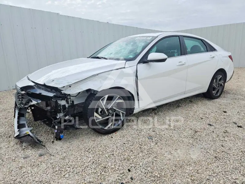 2025 Hyundai Elantra фото