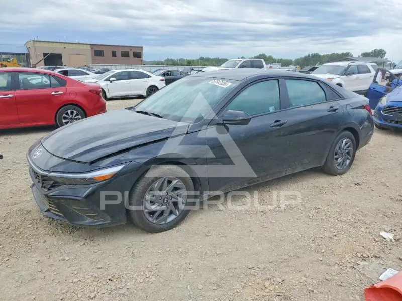2025 Hyundai Elantra photo