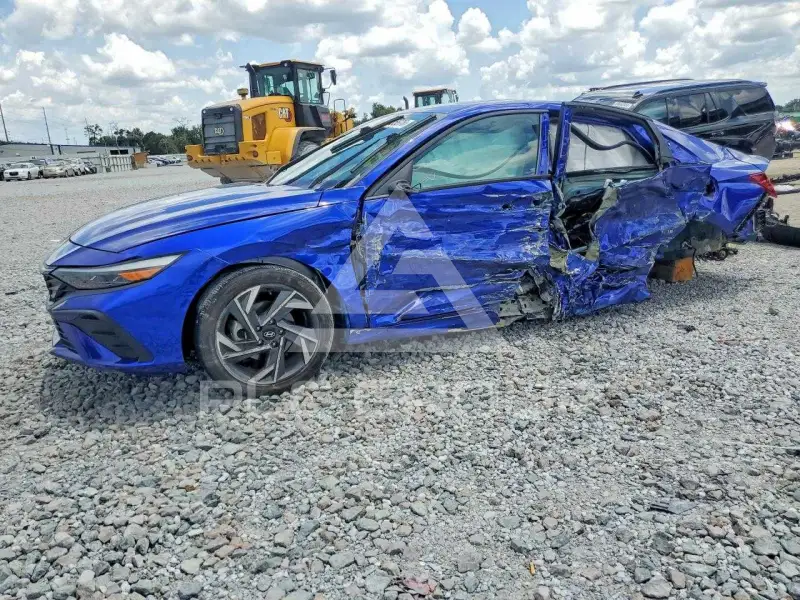 2025 Hyundai Elantra photo