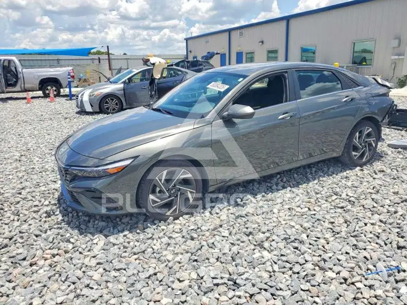 2025 Hyundai Elantra photo