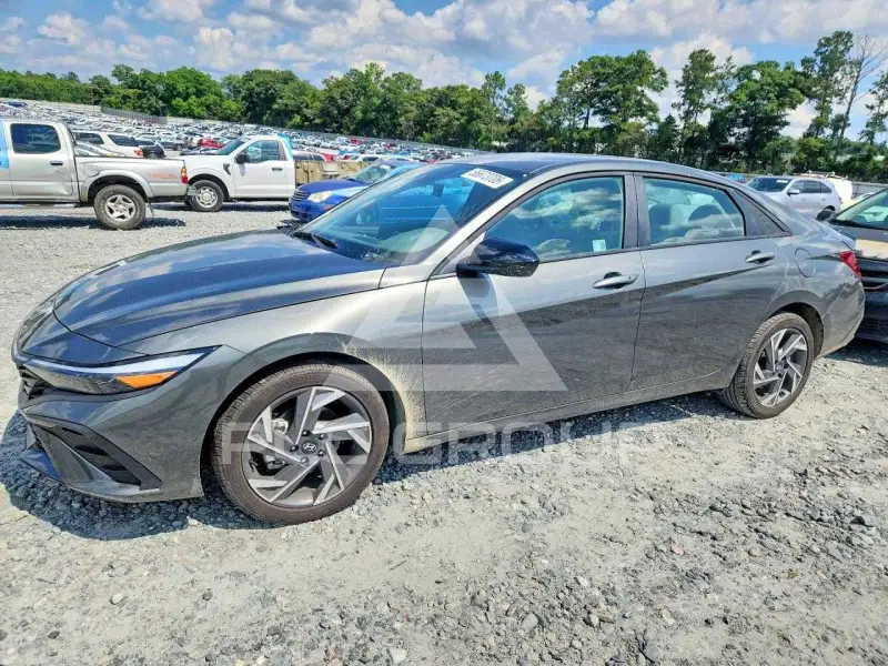 2025 Hyundai Elantra фото