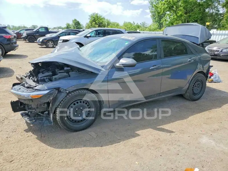 2025 Hyundai Elantra photo