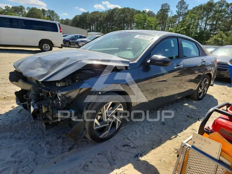 2025 Hyundai Elantra photo
