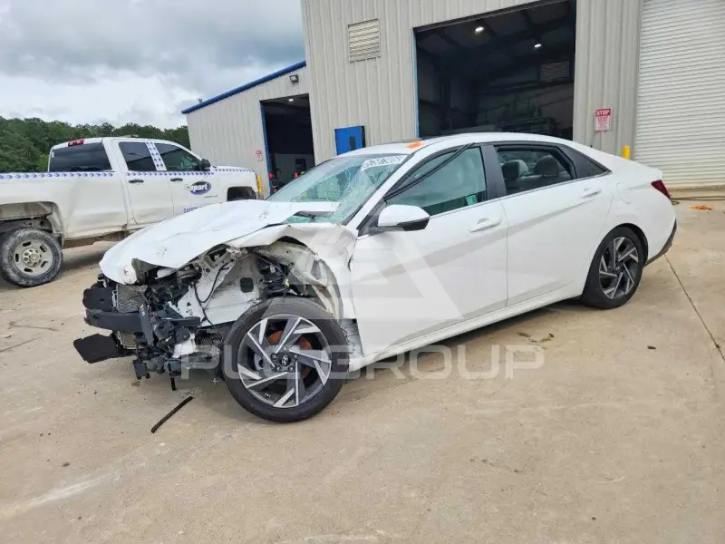 2025 Hyundai Elantra photo