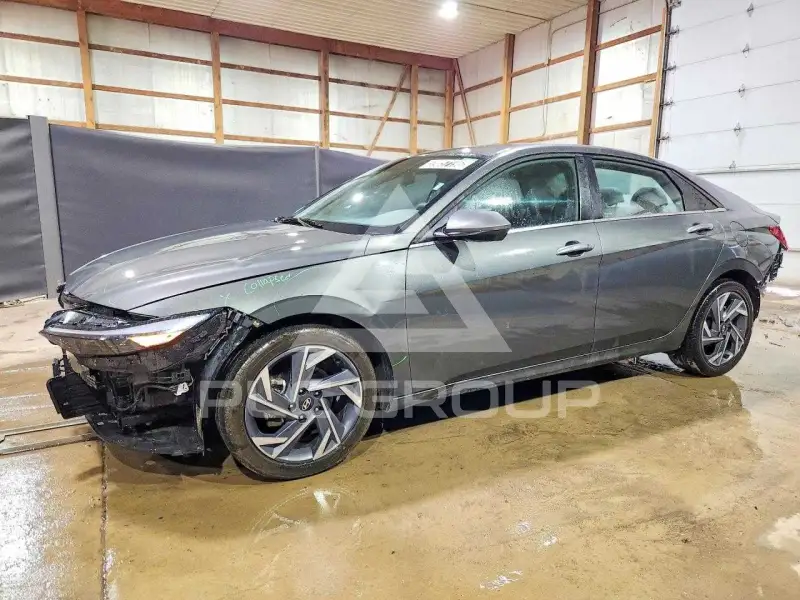 2025 Hyundai Elantra photo