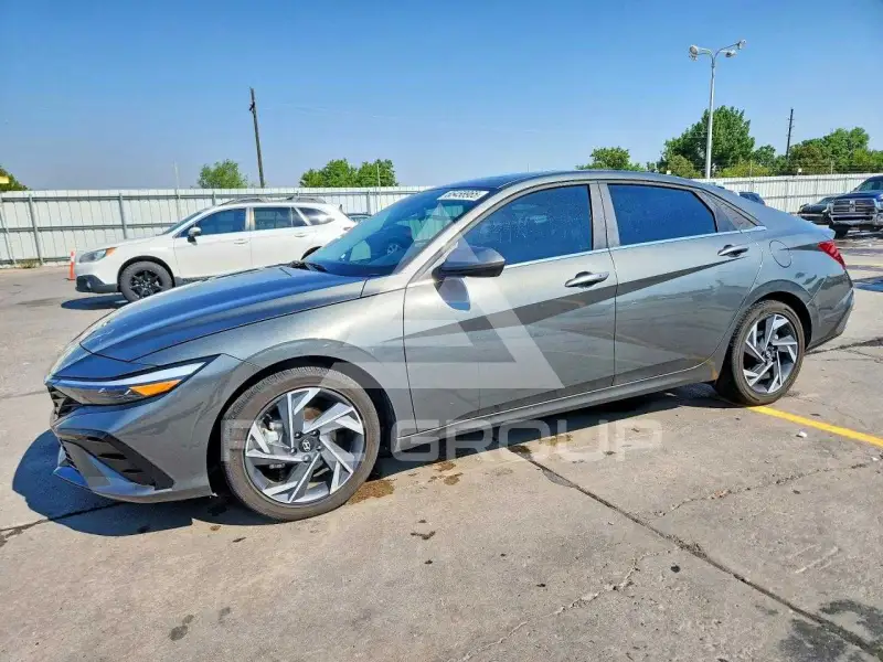 2025 Hyundai Elantra фото