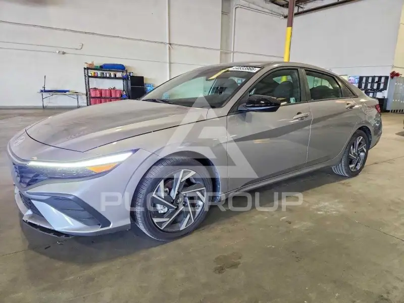 2025 Hyundai Elantra photo