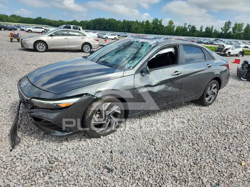 2025 Hyundai Elantra photo