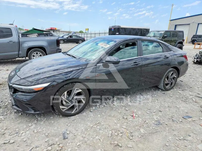 2025 Hyundai Elantra photo