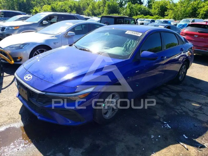 2025 Hyundai Elantra photo