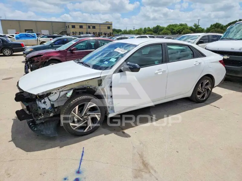 2025 Hyundai Elantra фото