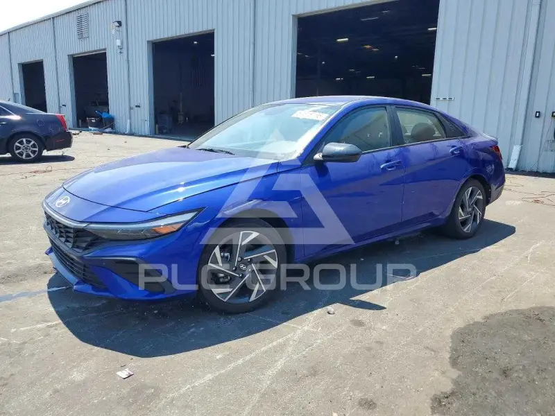 2025 Hyundai Elantra photo