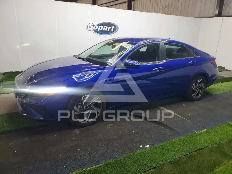 2025 Hyundai Elantra photo