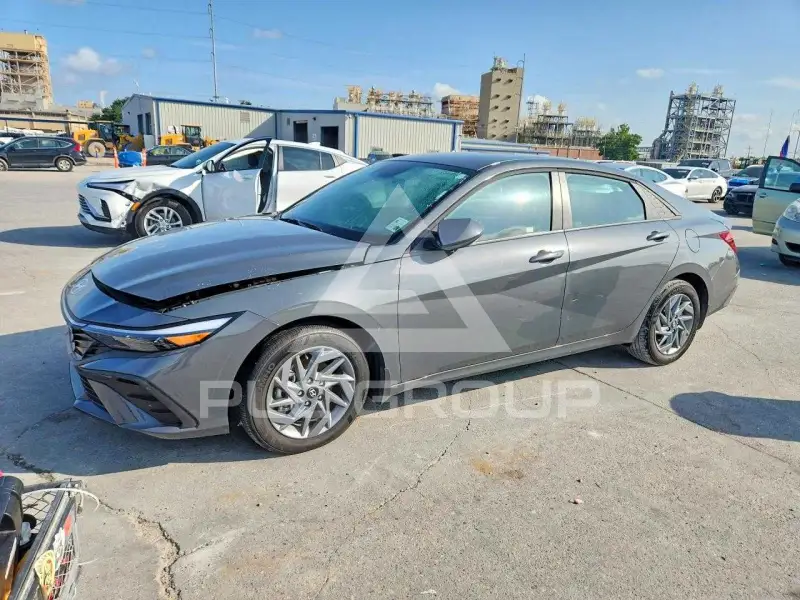 2025 Hyundai Elantra photo