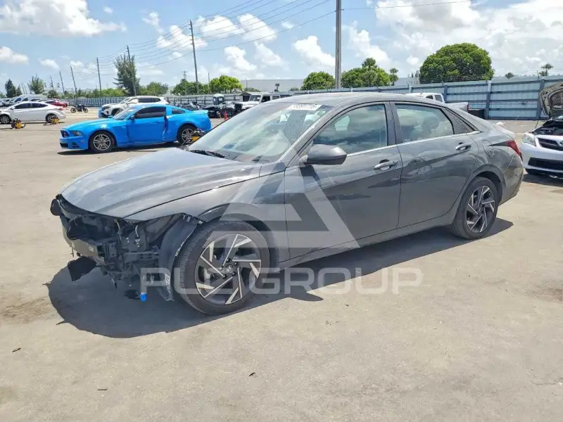 2025 Hyundai Elantra фото
