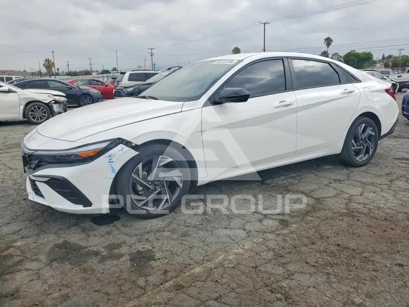 2025 Hyundai Elantra photo