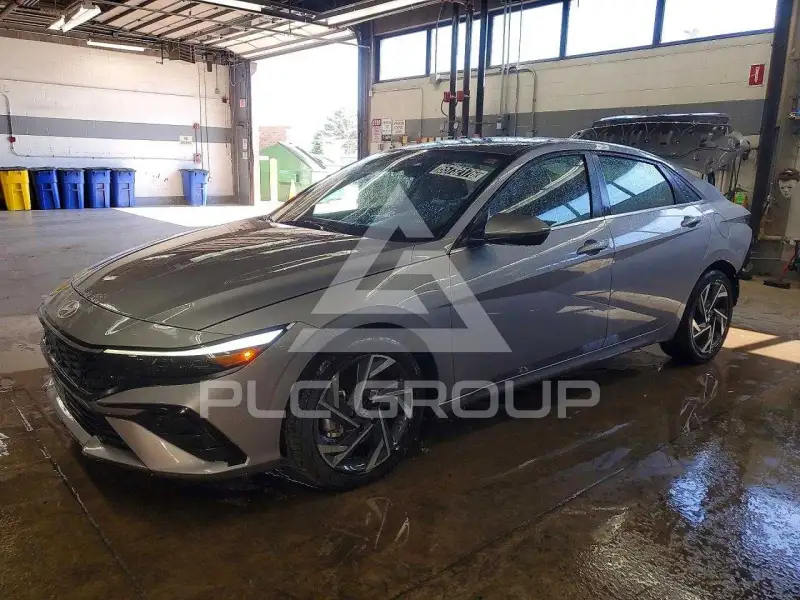2025 Hyundai Elantra photo