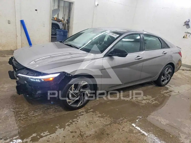 2025 Hyundai Elantra photo