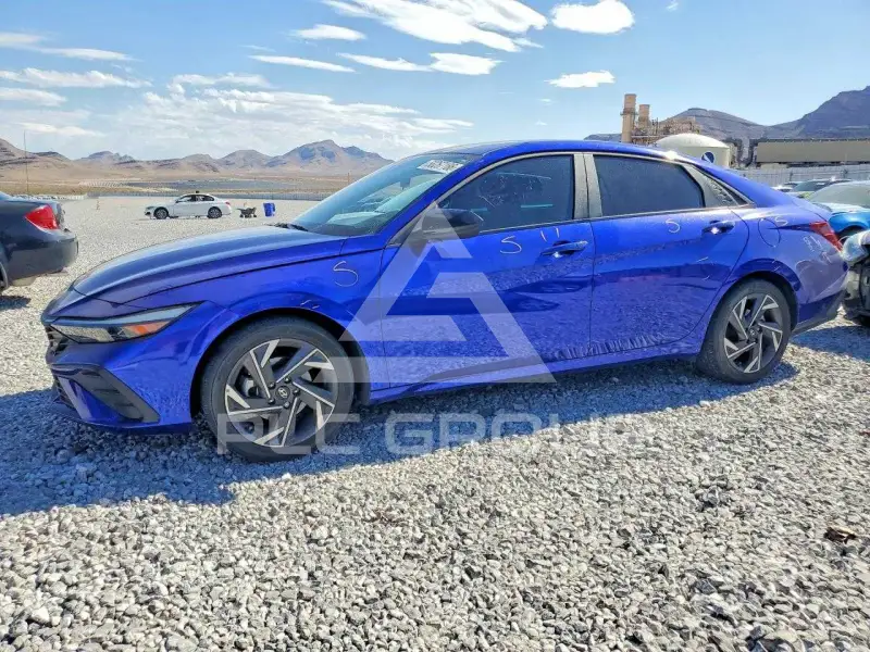 2025 Hyundai Elantra photo