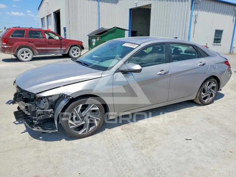 2025 Hyundai Elantra photo