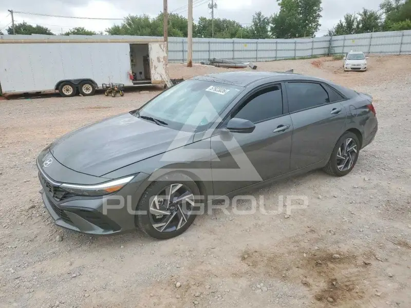 2025 Hyundai Elantra photo