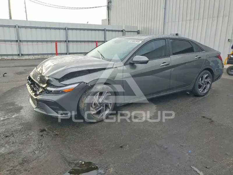 2025 Hyundai Elantra photo