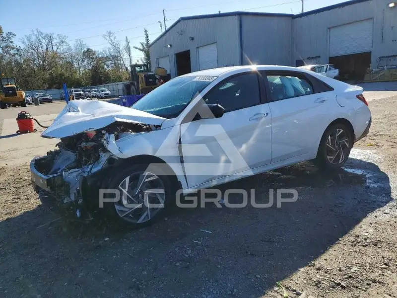 2025 Hyundai Elantra photo