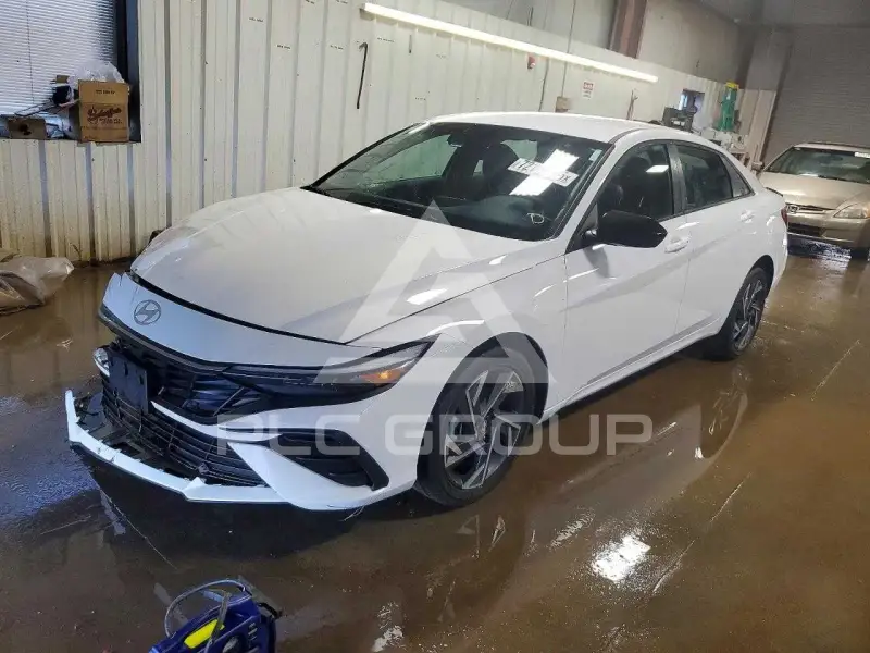 2025 Hyundai Elantra photo