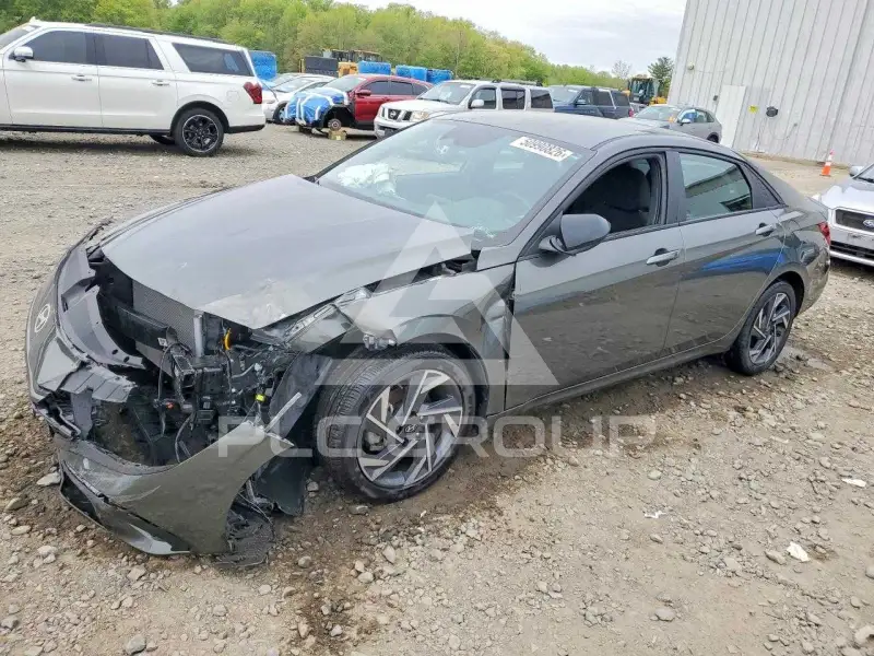 2025 Hyundai Elantra photo