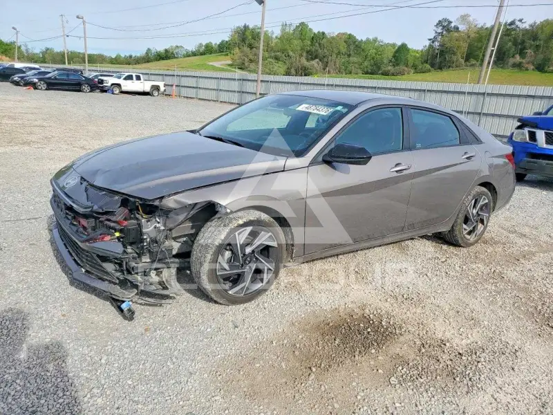 2025 Hyundai Elantra photo