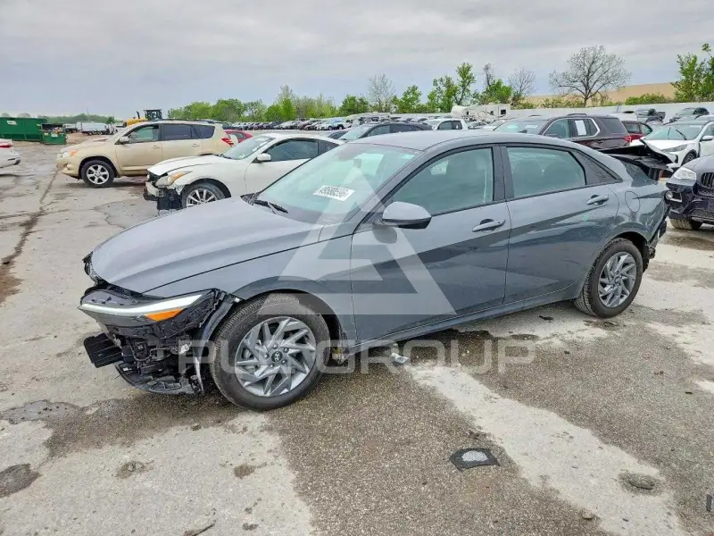 2025 Hyundai Elantra фото