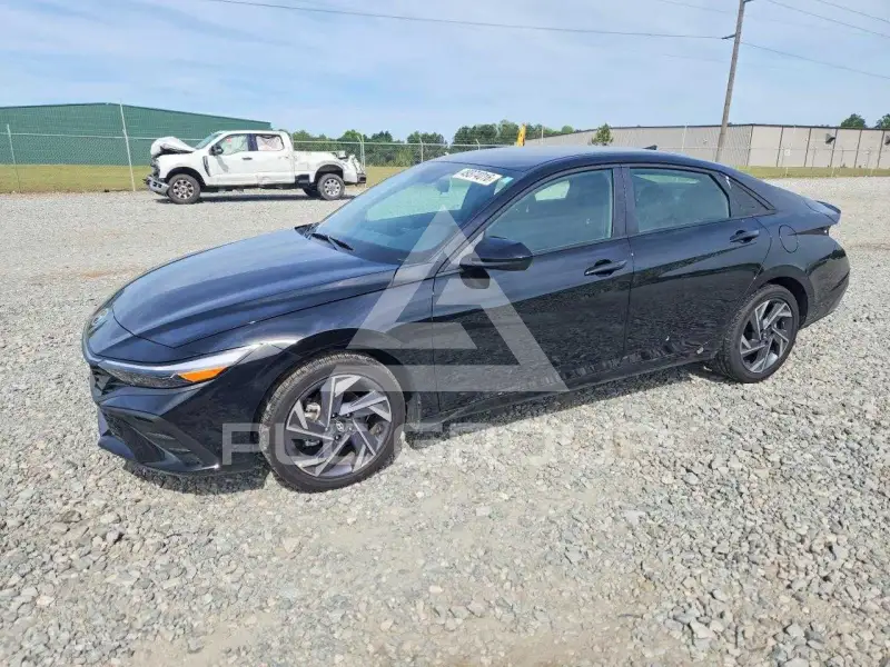 2025 Hyundai Elantra photo