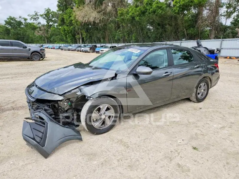2025 Hyundai Elantra photo
