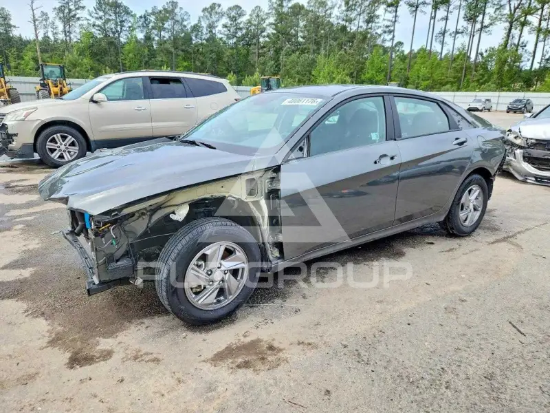 2025 Hyundai Elantra photo
