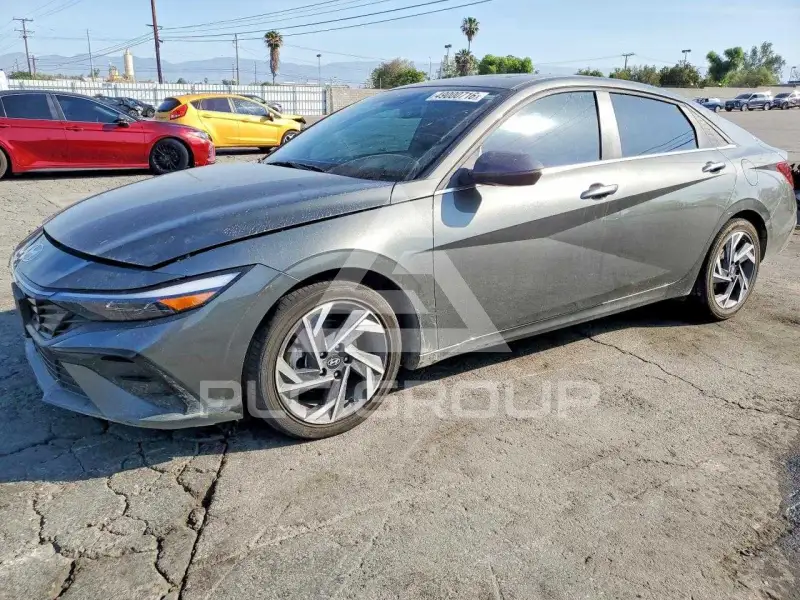 2025 Hyundai Elantra photo