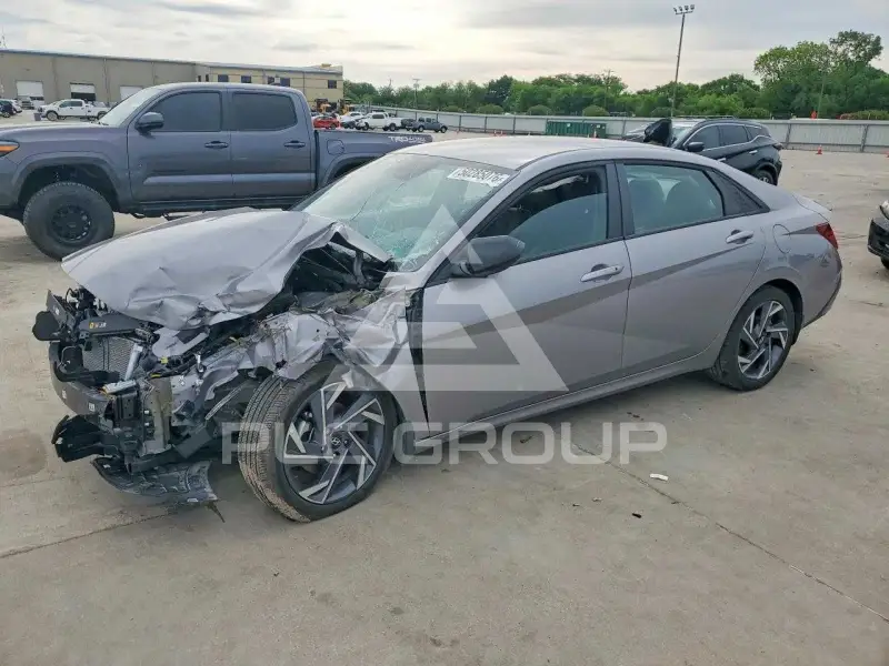2025 Hyundai Elantra photo