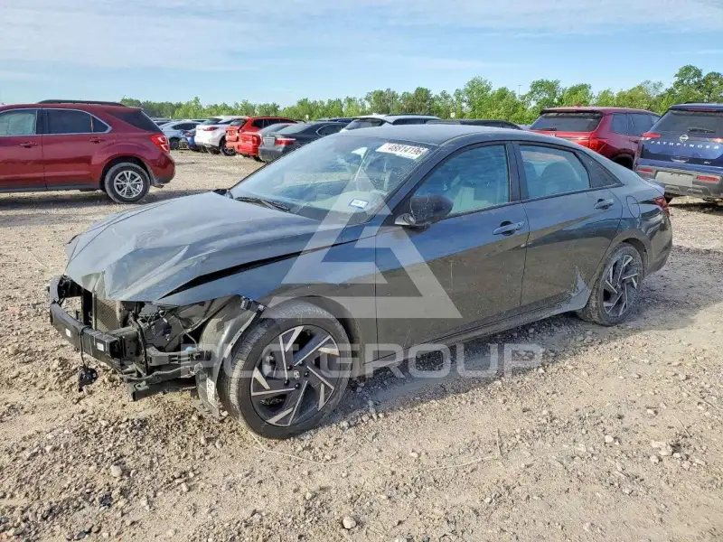 2025 Hyundai Elantra photo