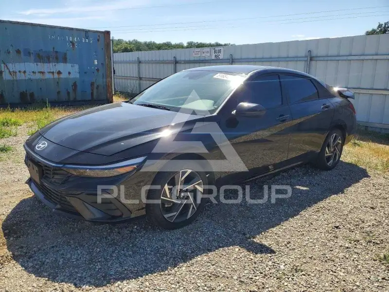 2025 Hyundai Elantra photo