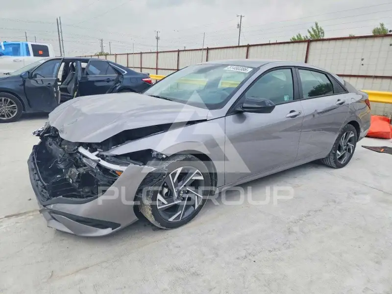 2025 Hyundai Elantra photo