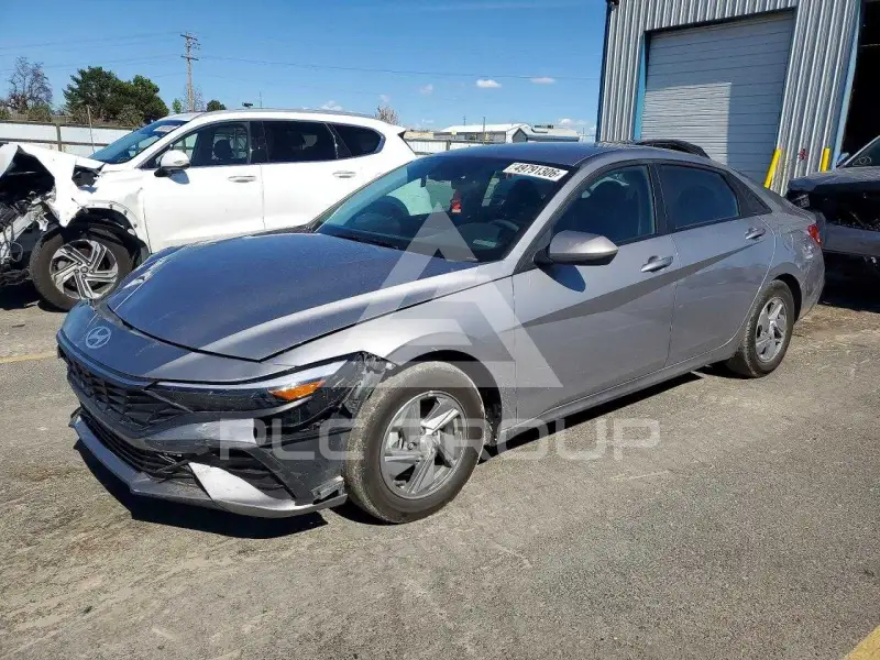 2025 Hyundai Elantra photo