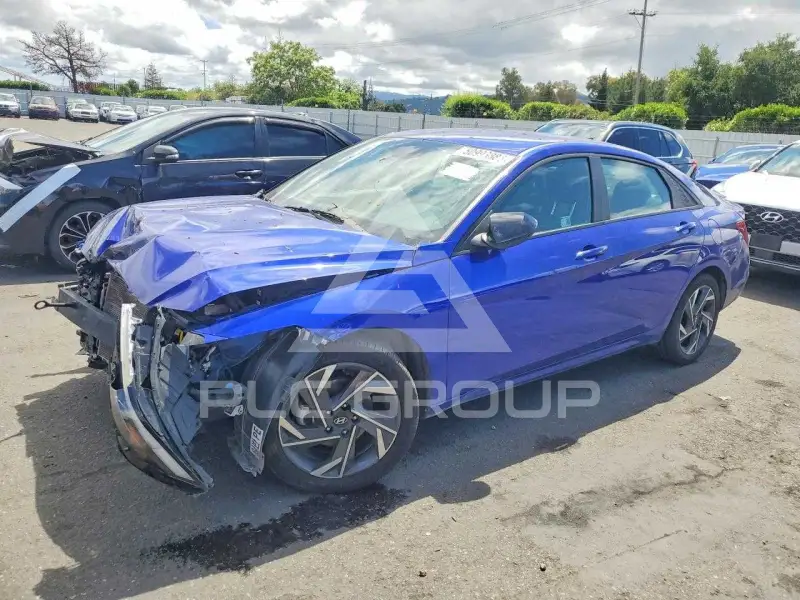 2025 Hyundai Elantra photo